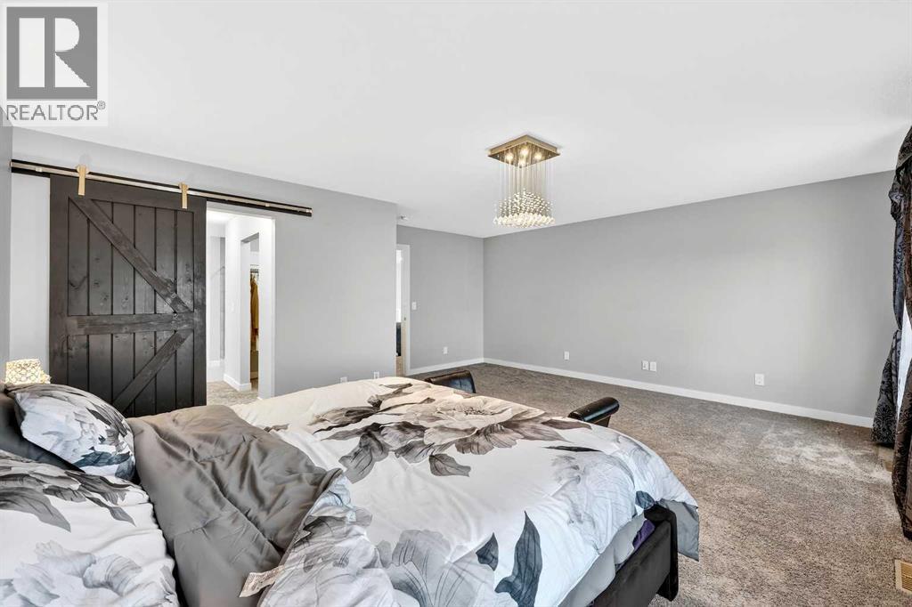 37 Evansfield Manor Nw, Calgary, AB - Indoor Photo Showing Bedroom