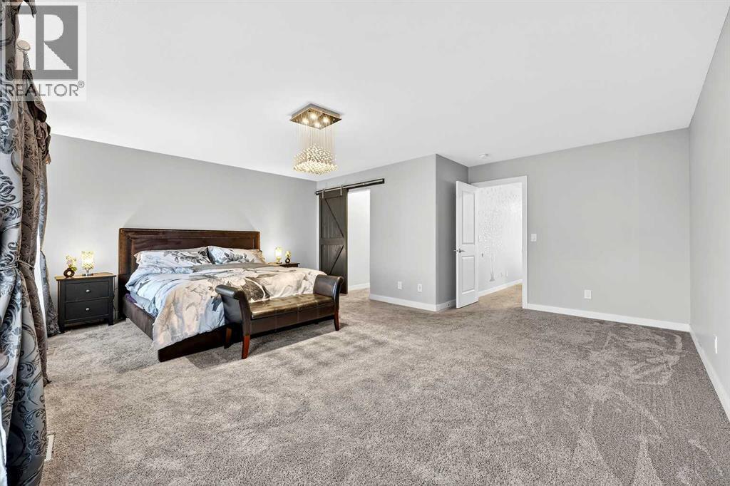 37 Evansfield Manor Nw, Calgary, AB - Indoor Photo Showing Bedroom