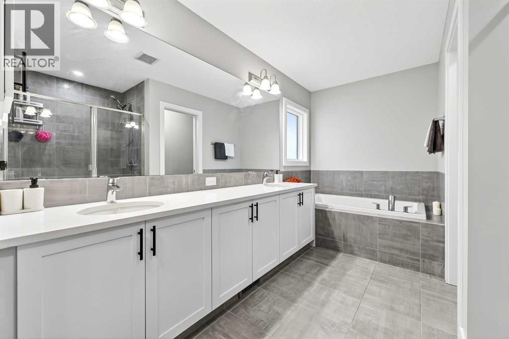 37 Evansfield Manor Nw, Calgary, AB - Indoor Photo Showing Bathroom