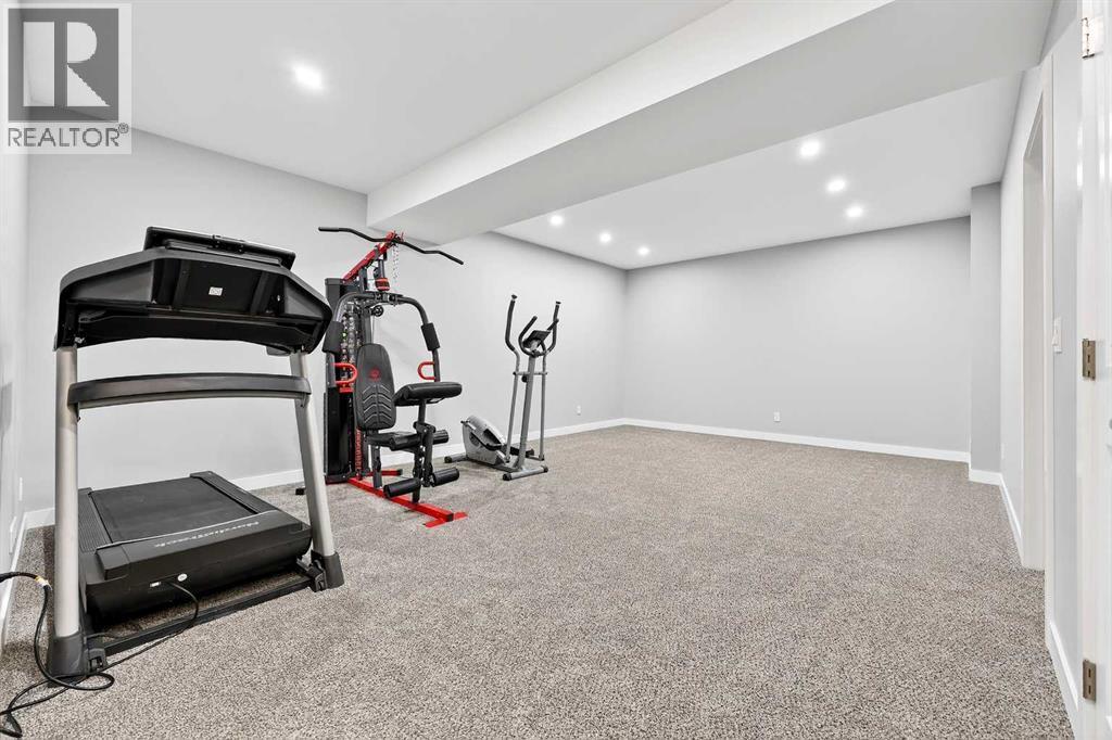 37 Evansfield Manor Nw, Calgary, AB - Indoor Photo Showing Gym Room