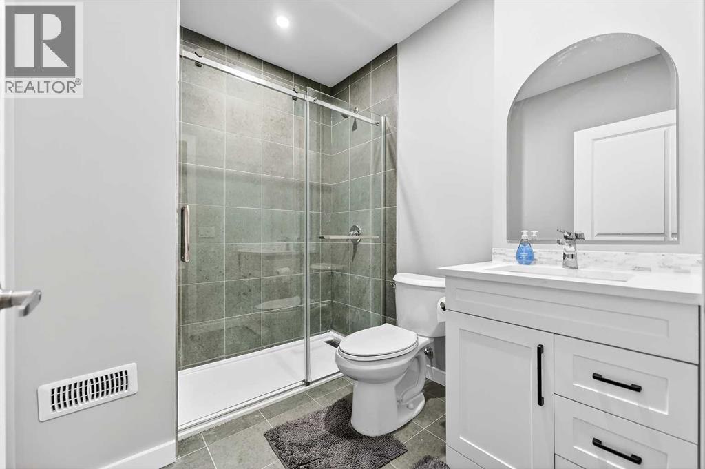 37 Evansfield Manor Nw, Calgary, AB - Indoor Photo Showing Bathroom