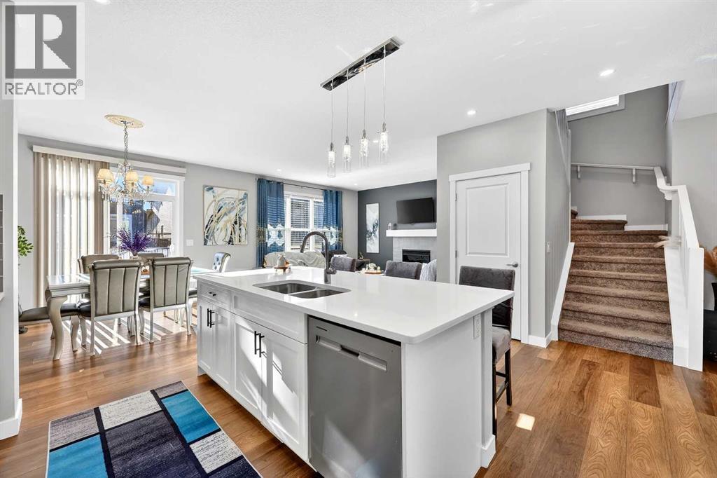 37 Evansfield Manor Nw, Calgary, AB - Indoor Photo Showing Kitchen With Double Sink With Upgraded Kitchen