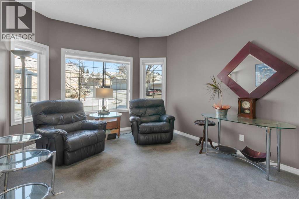 53 Scimitar Heath Nw, Calgary, AB - Indoor Photo Showing Living Room