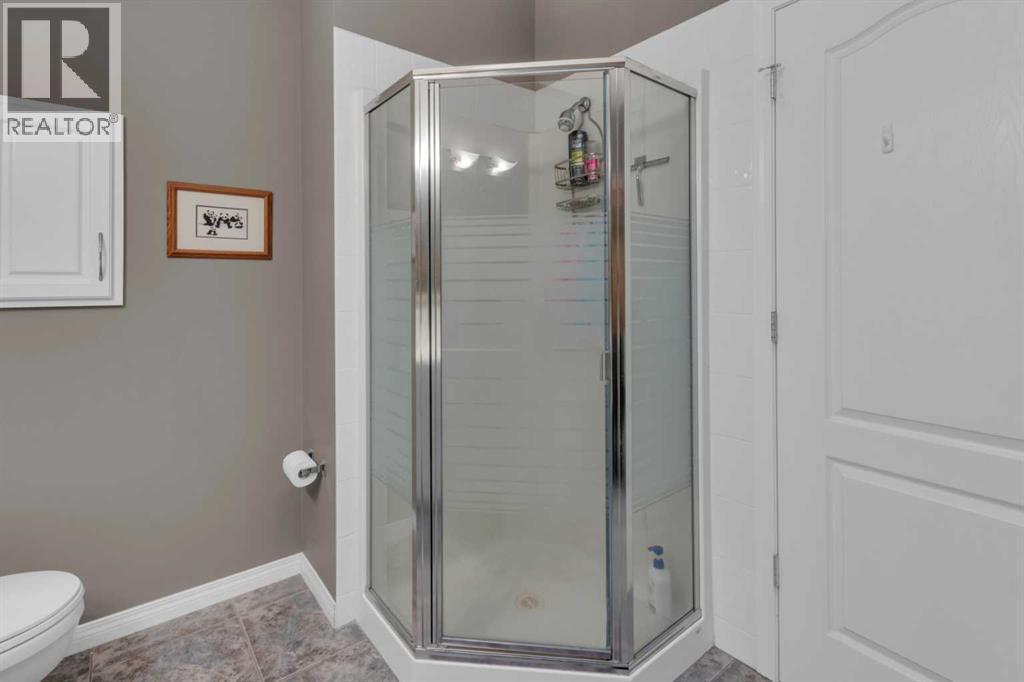 53 Scimitar Heath Nw, Calgary, AB - Indoor Photo Showing Bathroom