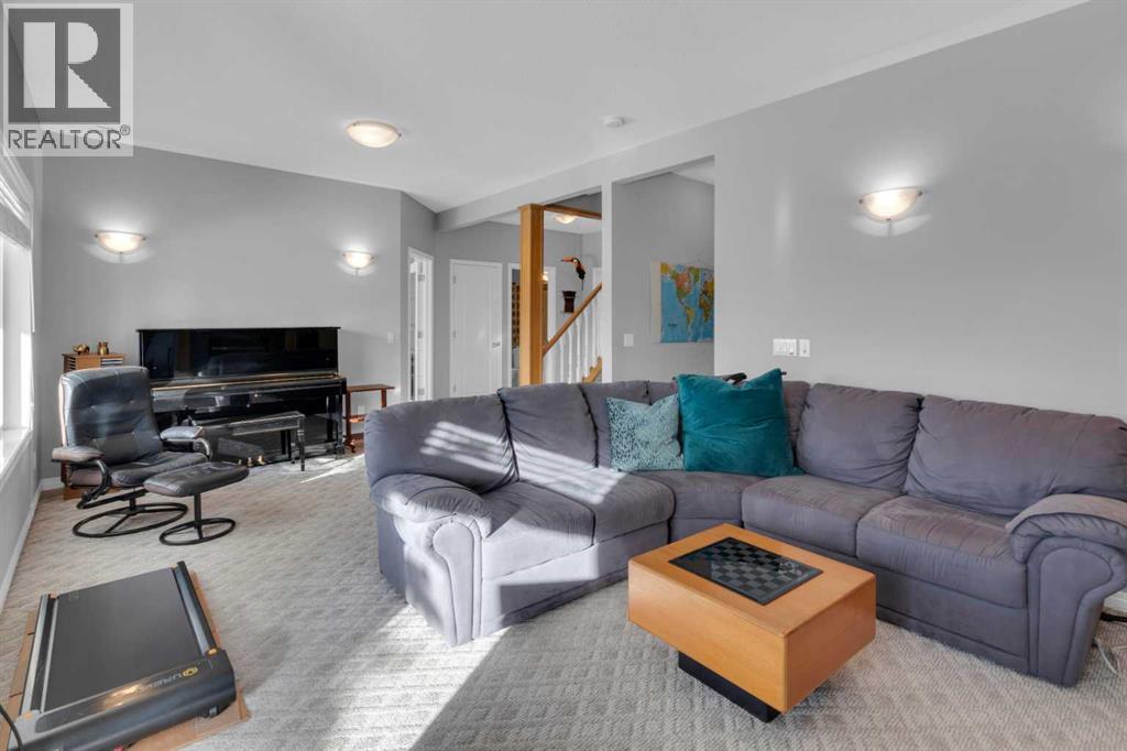 53 Scimitar Heath Nw, Calgary, AB - Indoor Photo Showing Living Room