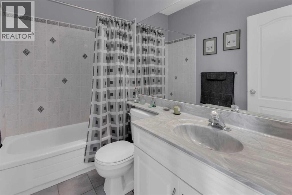 53 Scimitar Heath Nw, Calgary, AB - Indoor Photo Showing Bathroom