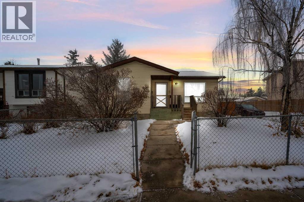 120 Castlebrook Rise Ne, Calgary, AB - Outdoor