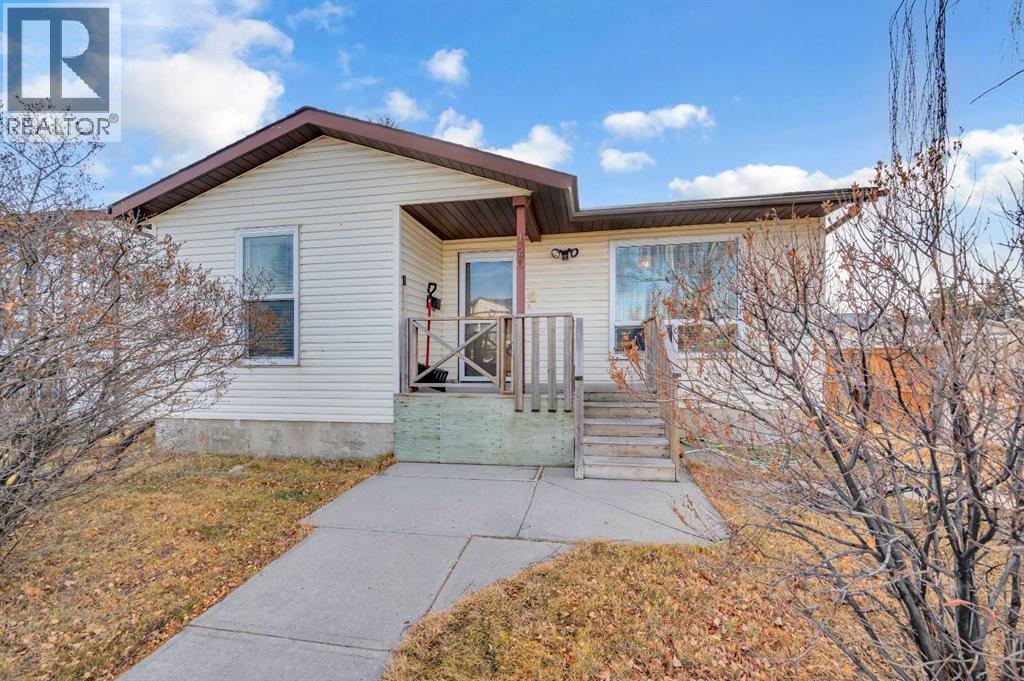 120 Castlebrook Rise Ne, Calgary, AB - Outdoor