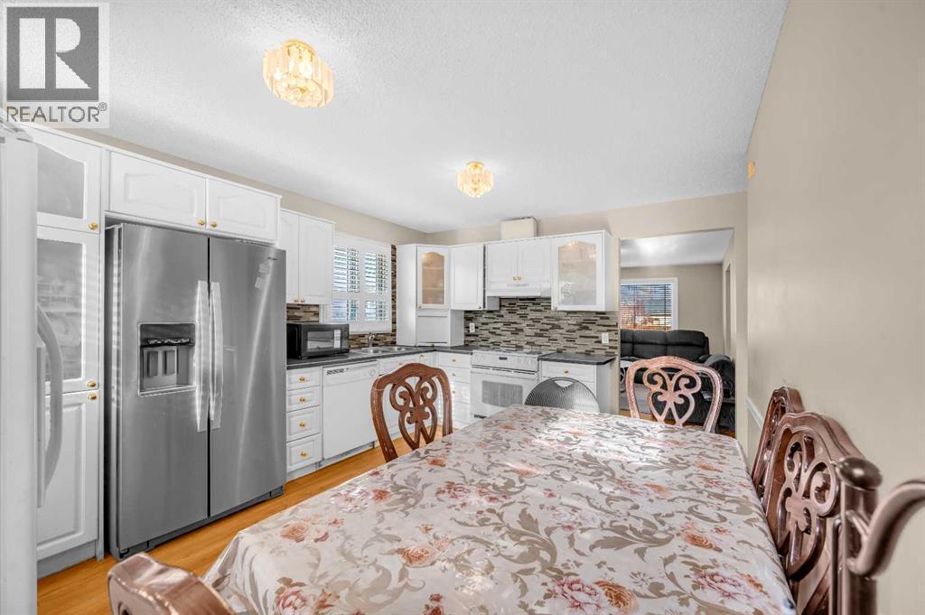 120 Castlebrook Rise Ne, Calgary, AB - Indoor Photo Showing Dining Room