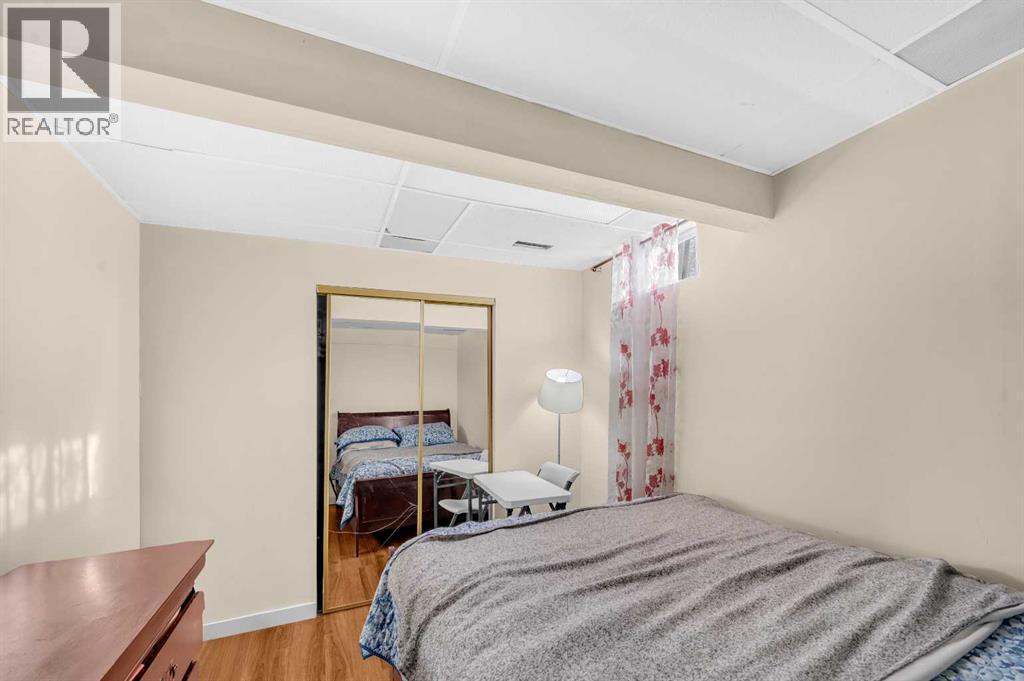 120 Castlebrook Rise Ne, Calgary, AB - Indoor Photo Showing Bedroom