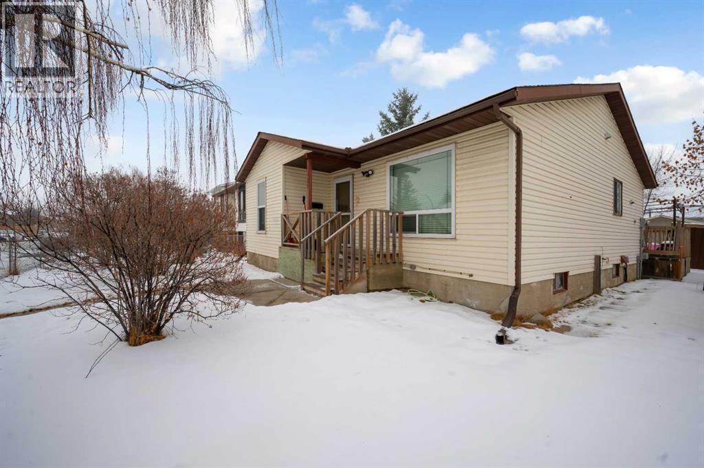 120 Castlebrook Rise Ne, Calgary, AB - Outdoor With Exterior