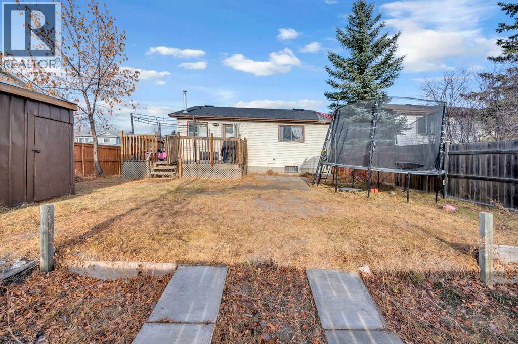 120 Castlebrook Rise Ne, Calgary, AB - Outdoor