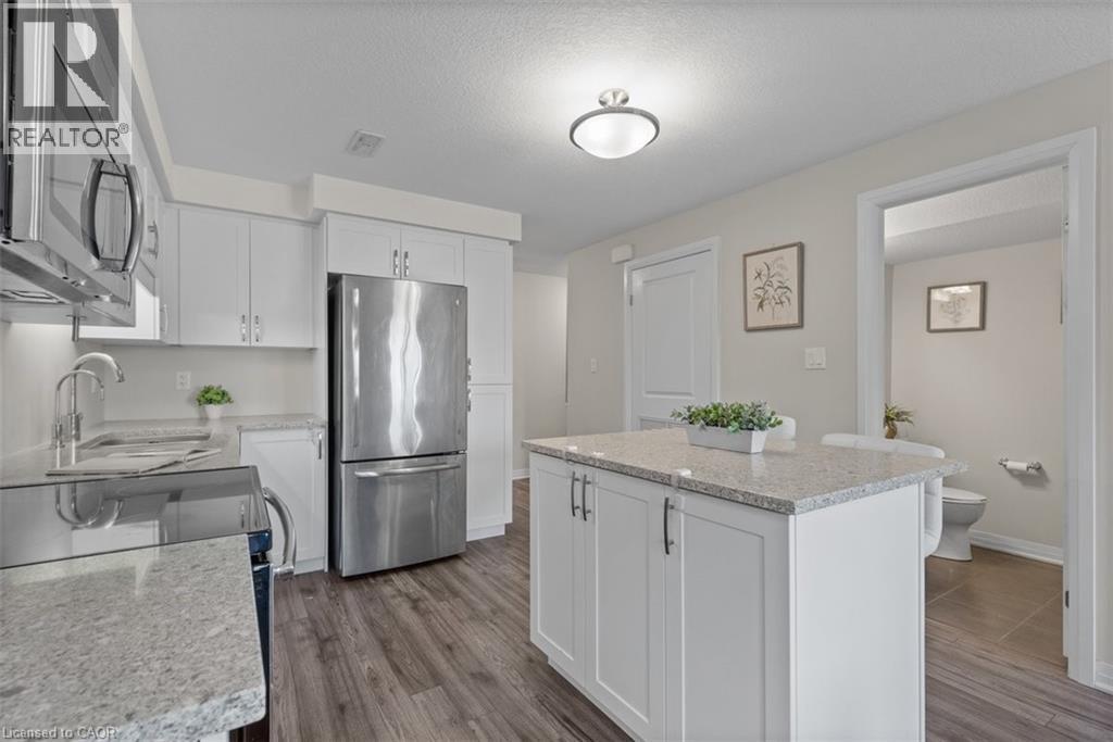 1989 Ottawa Street S Unit# 21D, Kitchener, ON - Indoor Photo Showing Kitchen