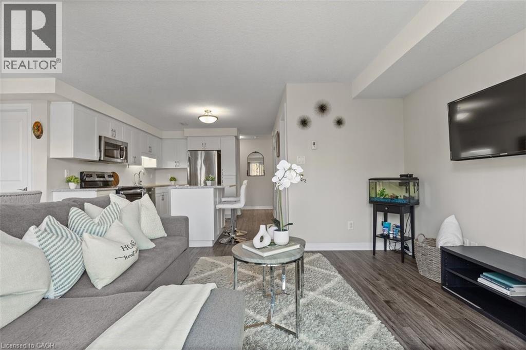 1989 Ottawa Street S Unit# 21D, Kitchener, ON - Indoor Photo Showing Living Room