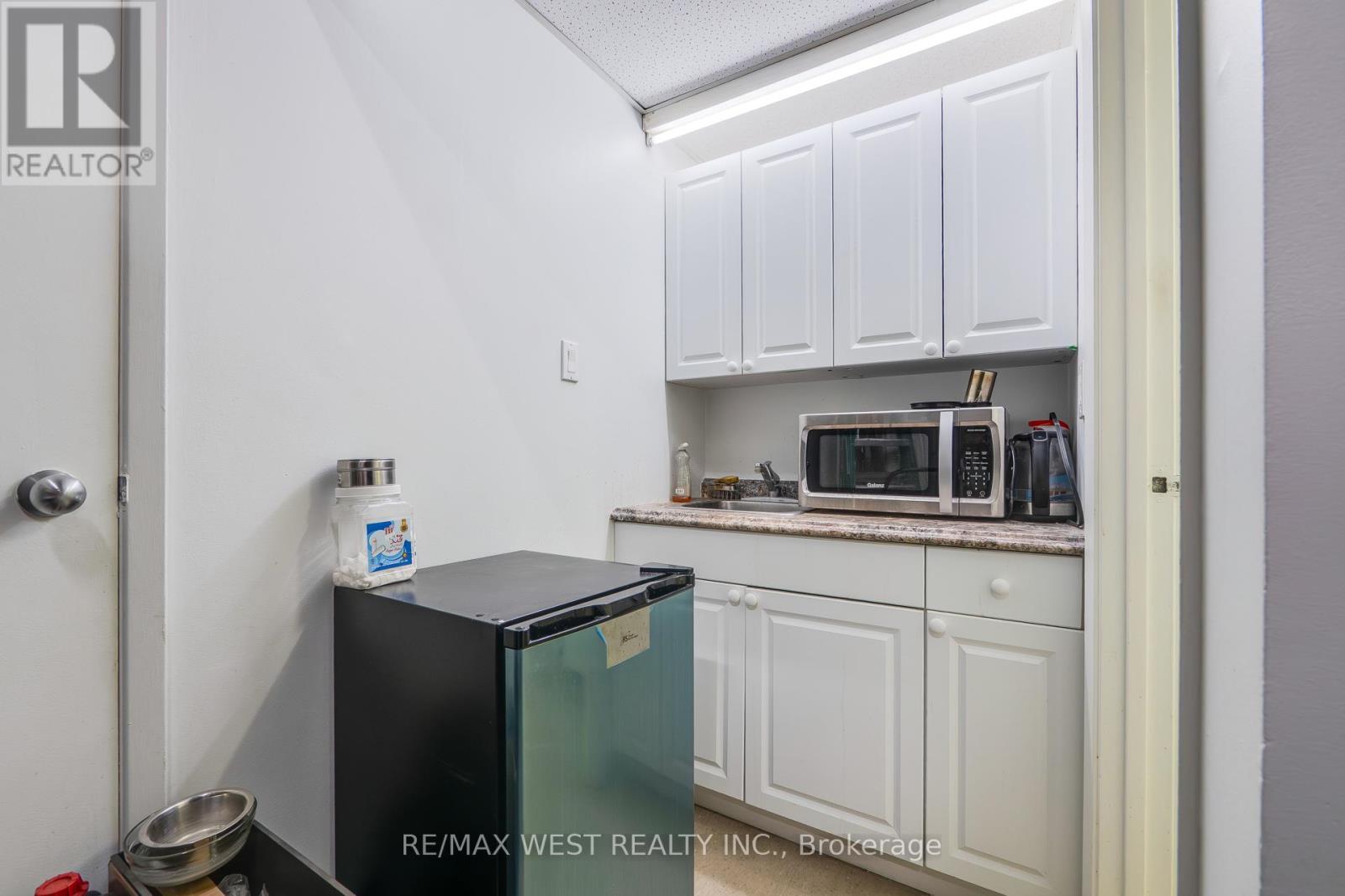 8 - 116 Viceroy Road, Vaughan, ON