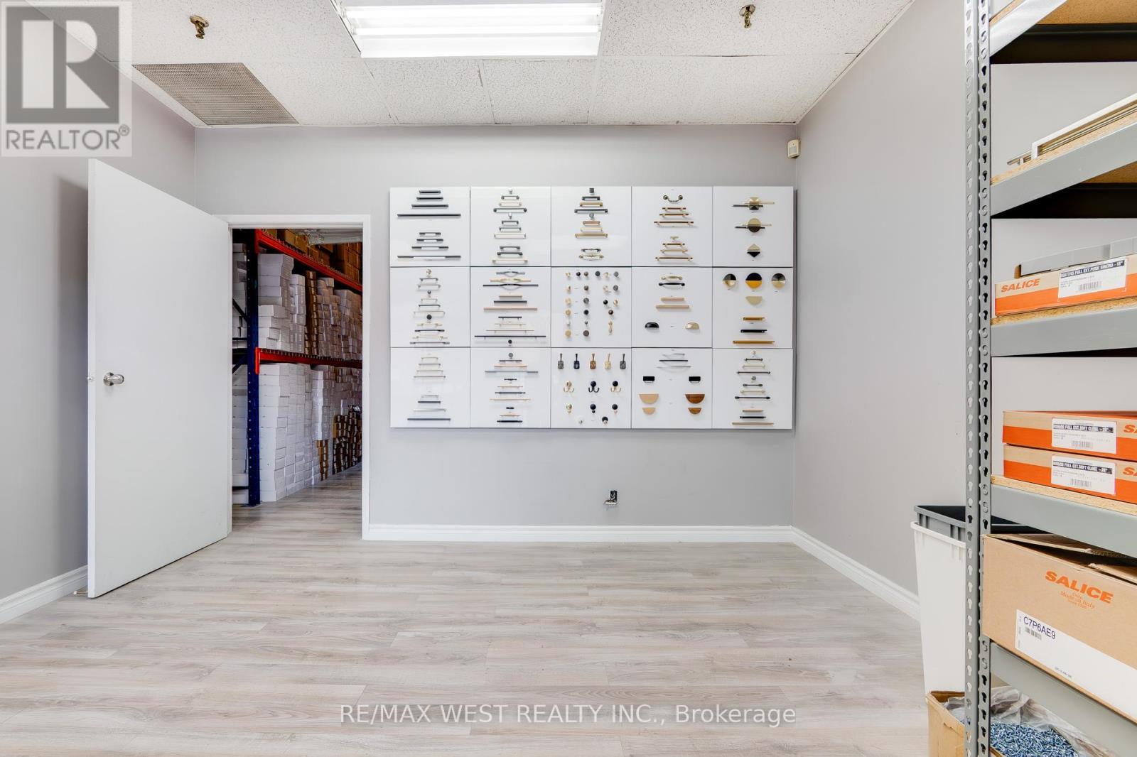 8 - 116 Viceroy Road, Vaughan, ON