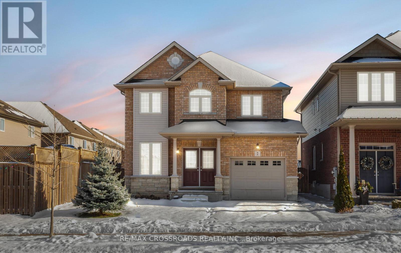 7 Colorado Boulevard, Hamilton, ON - Outdoor With Facade
