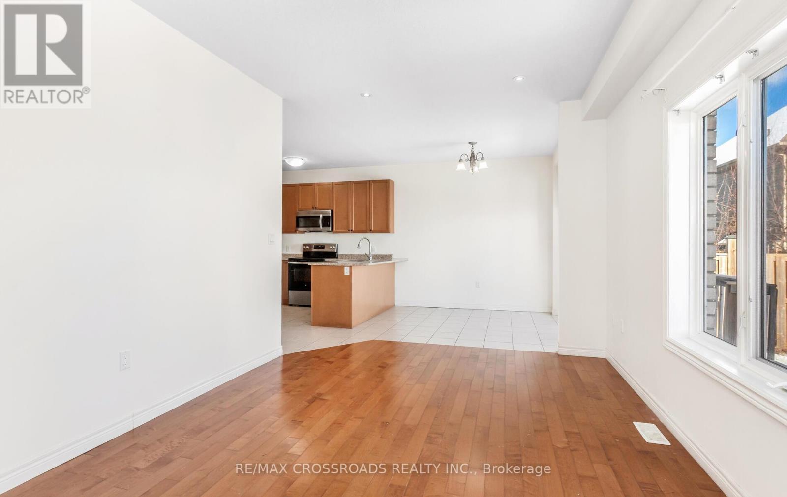 7 Colorado Boulevard, Hamilton, ON - Indoor