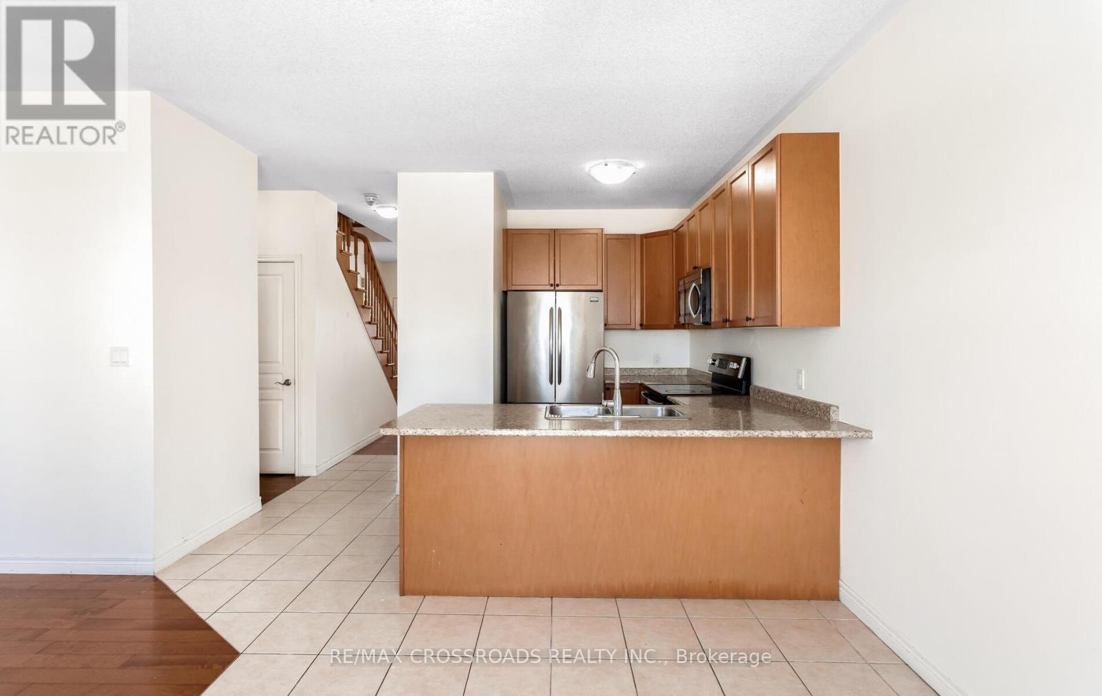 7 Colorado Boulevard, Hamilton, ON - Indoor Photo Showing Kitchen With Double Sink