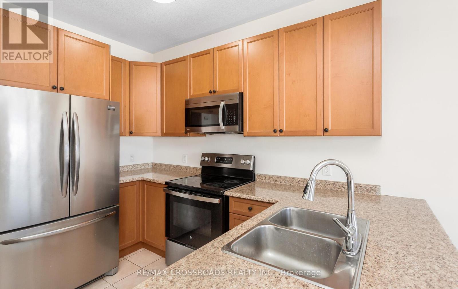 7 Colorado Boulevard, Hamilton, ON - Indoor Photo Showing Kitchen With Stainless Steel Kitchen With Double Sink