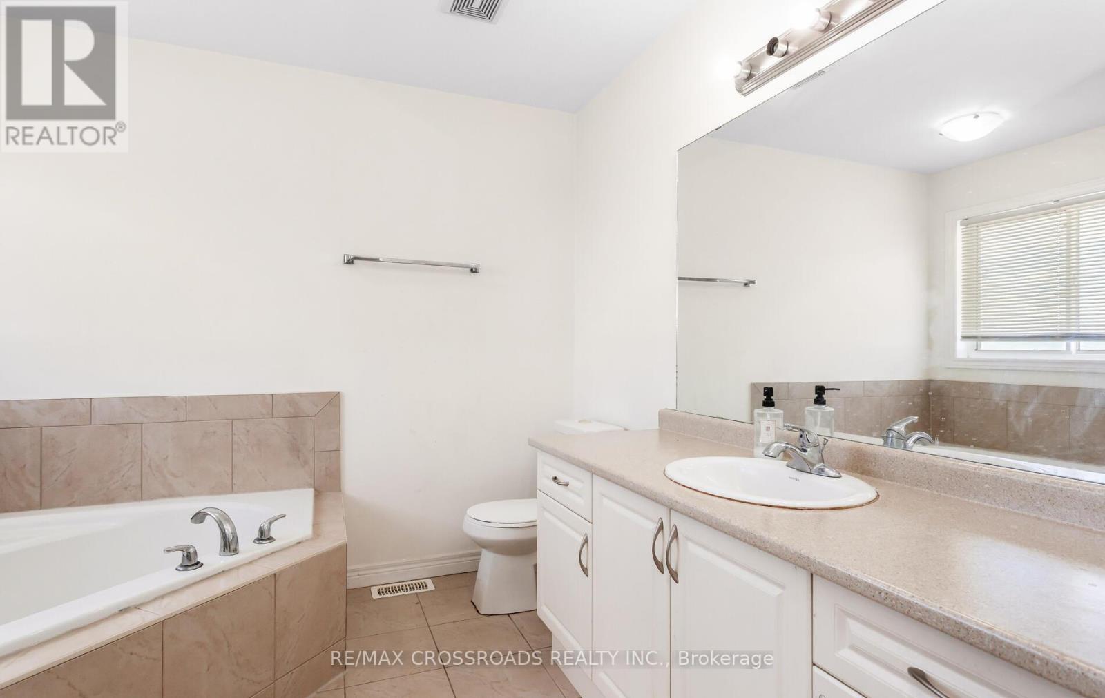 7 Colorado Boulevard, Hamilton, ON - Indoor Photo Showing Bathroom