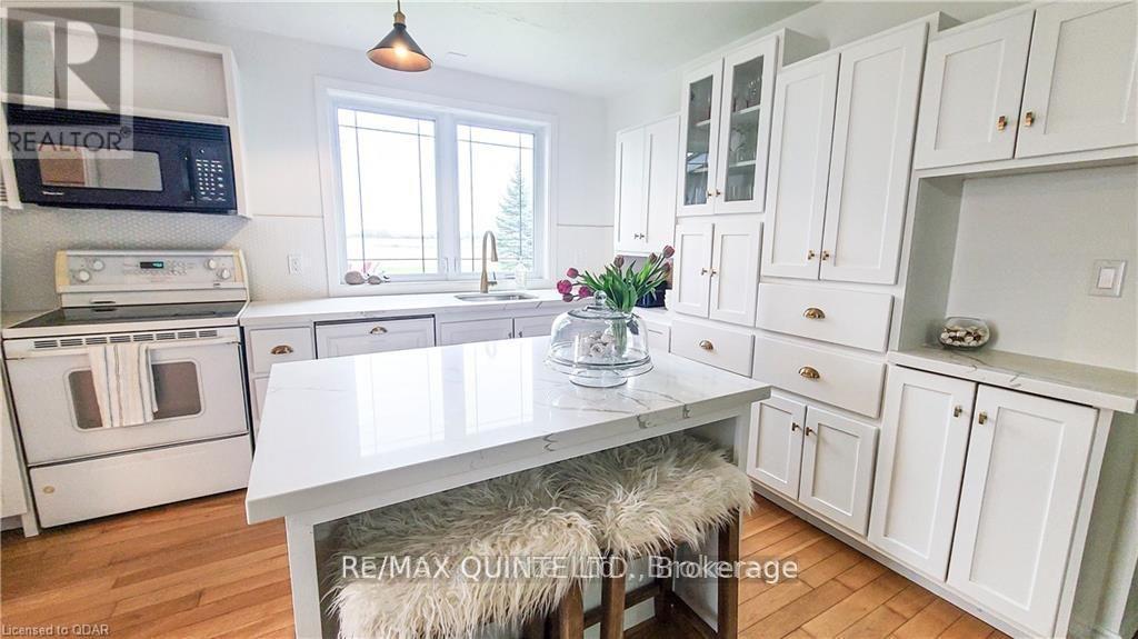 2052 County Rd 18 Road, Prince Edward County (Athol Ward), ON