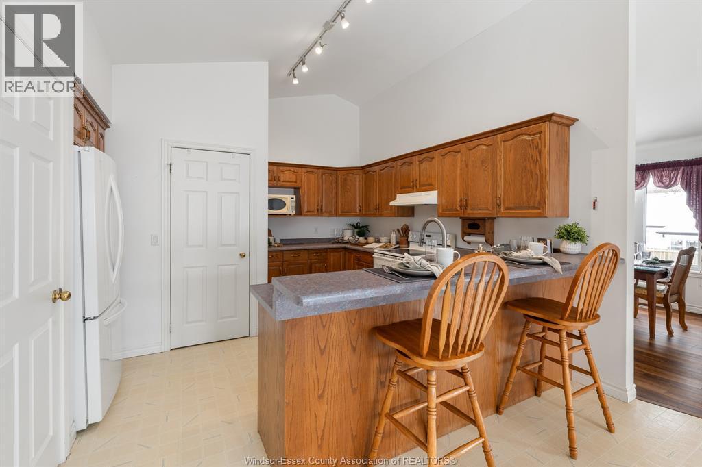 70 Middleton Line, Wheatley, ON - Indoor Photo Showing Kitchen
