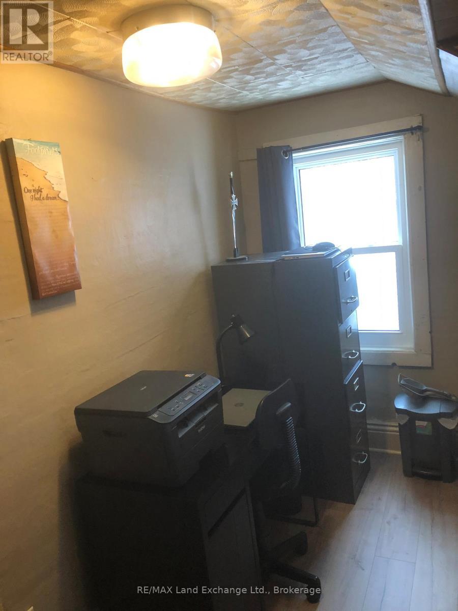 Upper Landing Office Space - 231 1St Avenue S, Arran-Elderslie, ON - Indoor Photo Showing Other Room