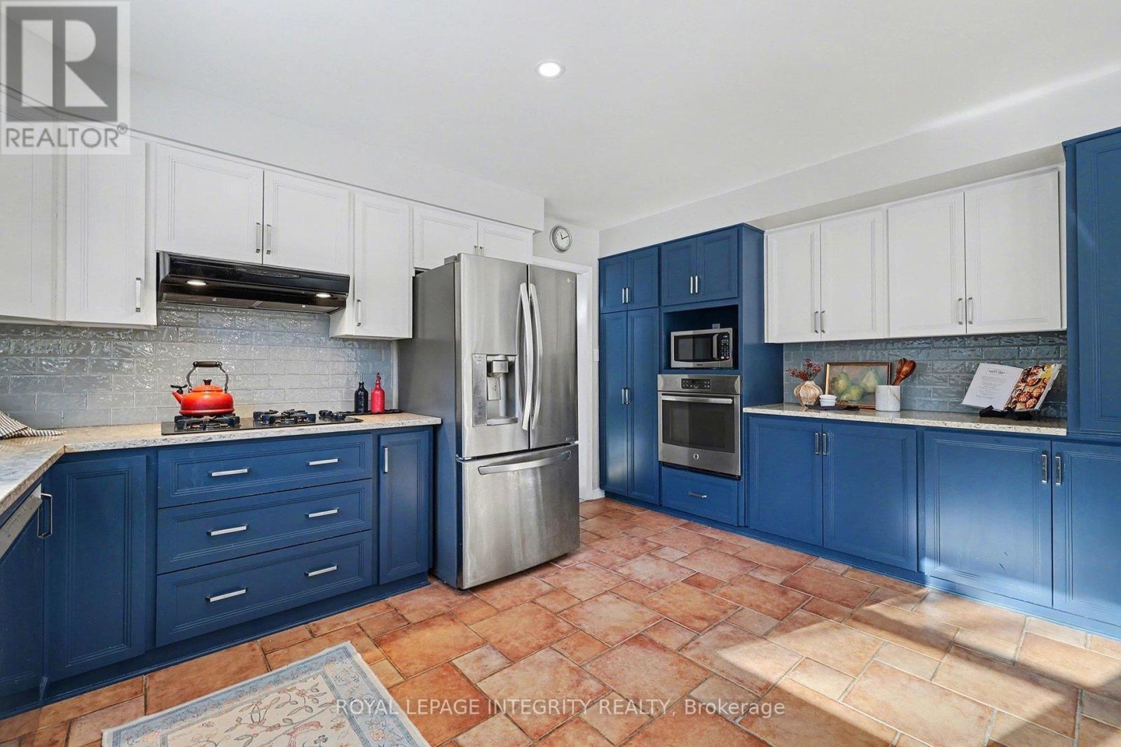 1231 Clothier Court, Ottawa, ON - Indoor Photo Showing Kitchen With Upgraded Kitchen