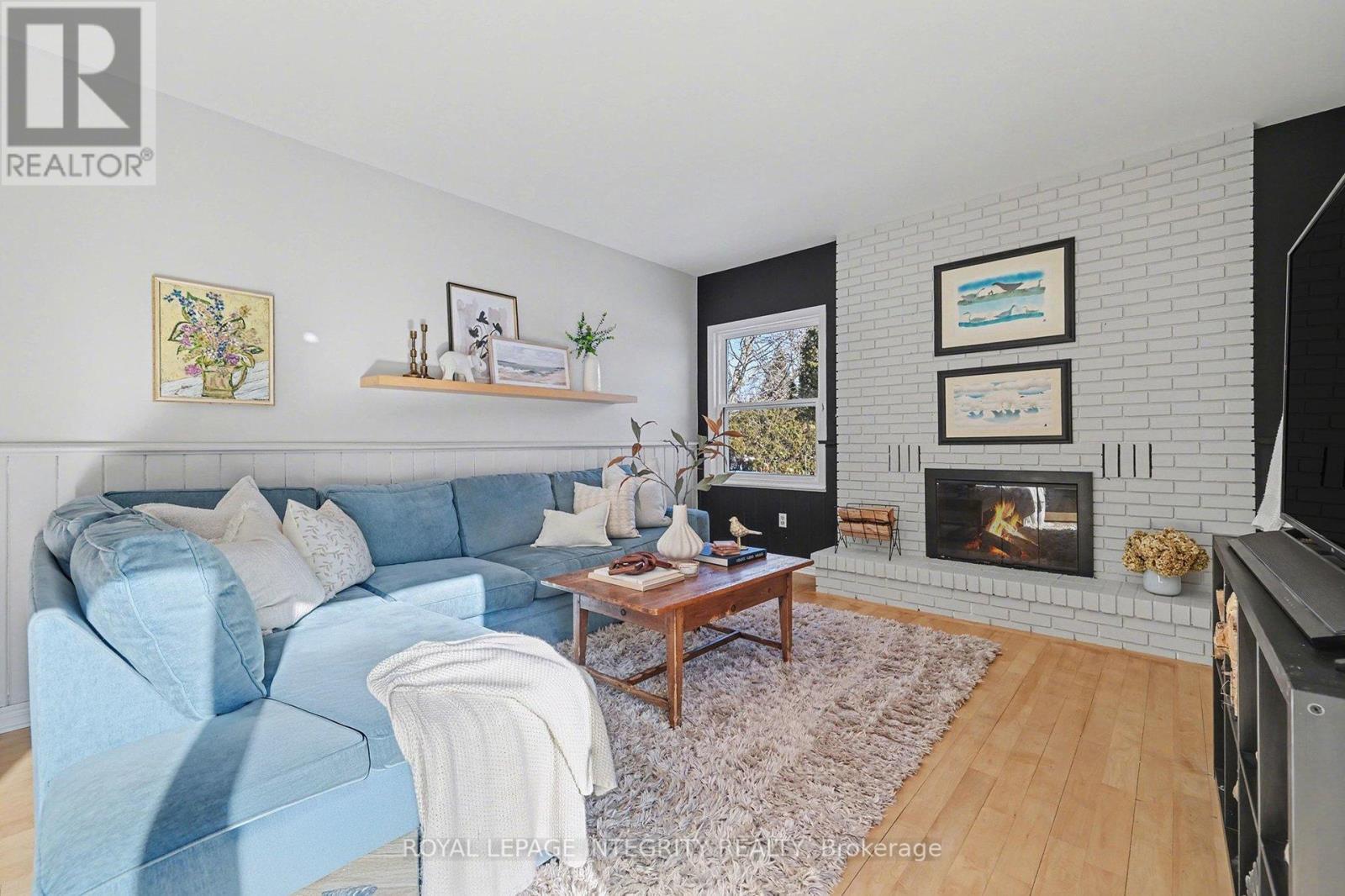 1231 Clothier Court, Ottawa, ON - Indoor Photo Showing Living Room With Fireplace