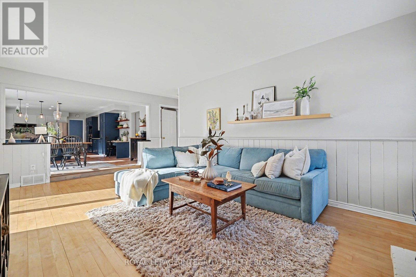 1231 Clothier Court, Ottawa, ON - Indoor Photo Showing Living Room