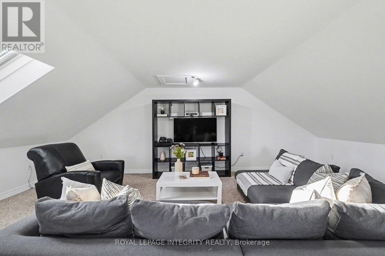1231 Clothier Court, Ottawa, ON - Indoor Photo Showing Living Room