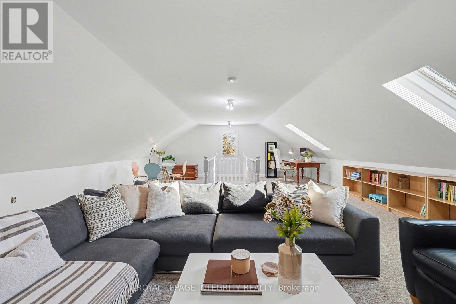 1231 Clothier Court, Ottawa, ON - Indoor Photo Showing Living Room