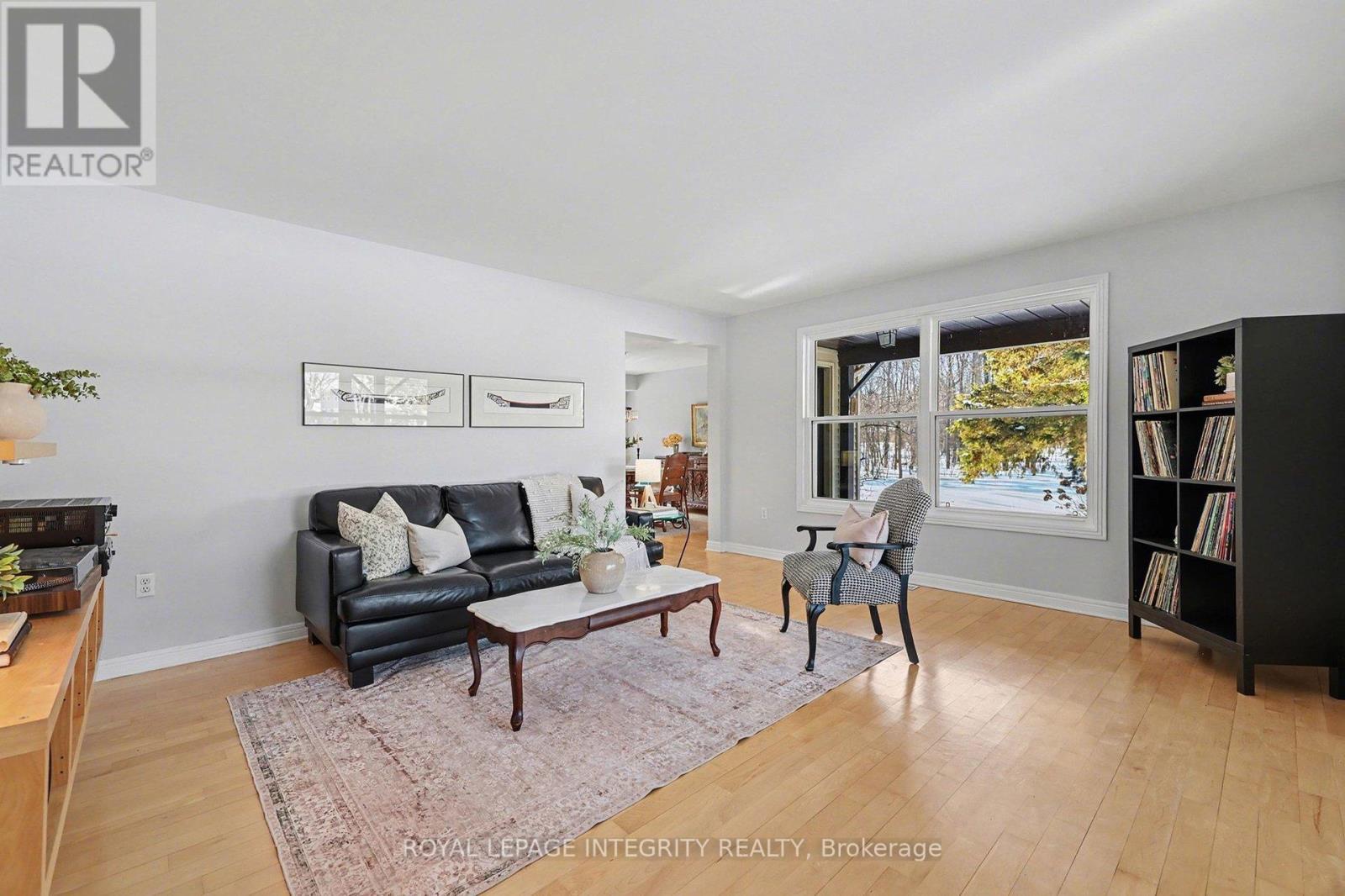 1231 Clothier Court, Ottawa, ON - Indoor Photo Showing Living Room