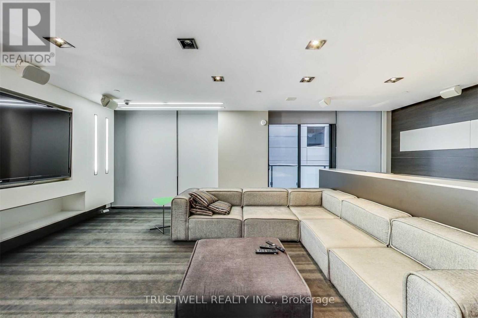 1601 - 101 Peter Street, Toronto, ON - Indoor