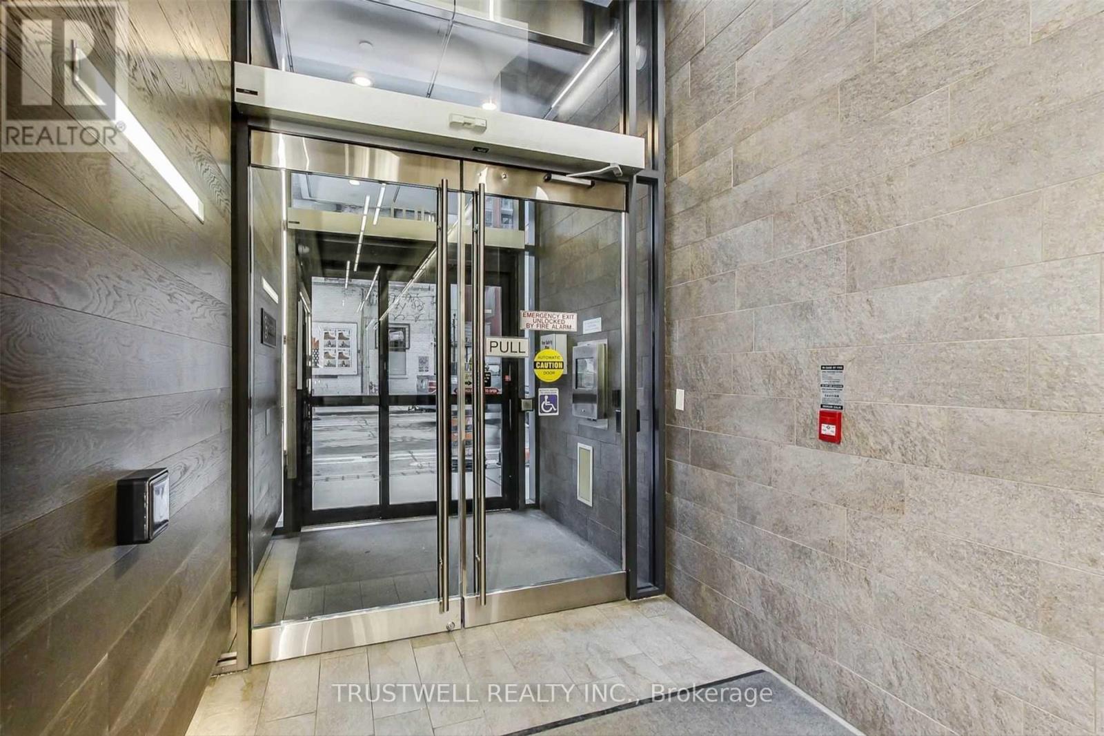 1601 - 101 Peter Street, Toronto, ON - Indoor