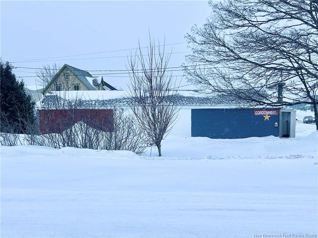 112 St-Pierre O Blvd, Caraquet, NB