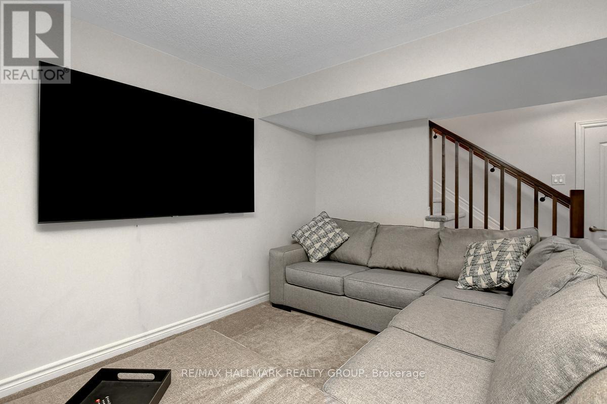 14 Darvoy Mews, Ottawa, ON - Indoor Photo Showing Living Room