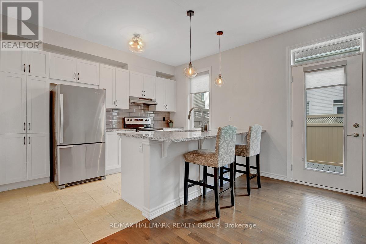 14 Darvoy Mews, Ottawa, ON - Indoor Photo Showing Kitchen With Upgraded Kitchen