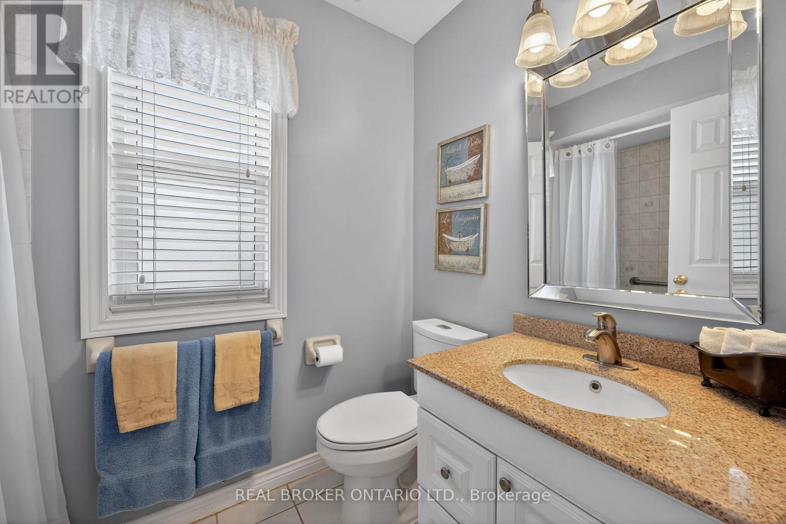 Ensuite with tub & Shower - 9 Riverdale Drive, Wasaga Beach, ON - Indoor Photo Showing Bathroom