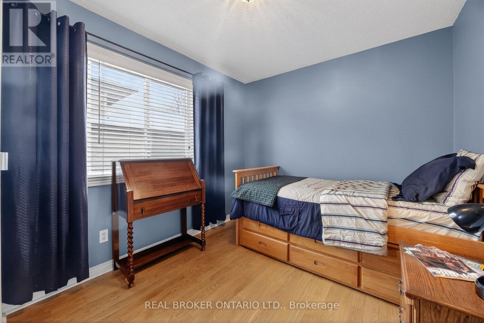 Bedroom 2 - 9 Riverdale Drive, Wasaga Beach, ON - Indoor Photo Showing Bedroom