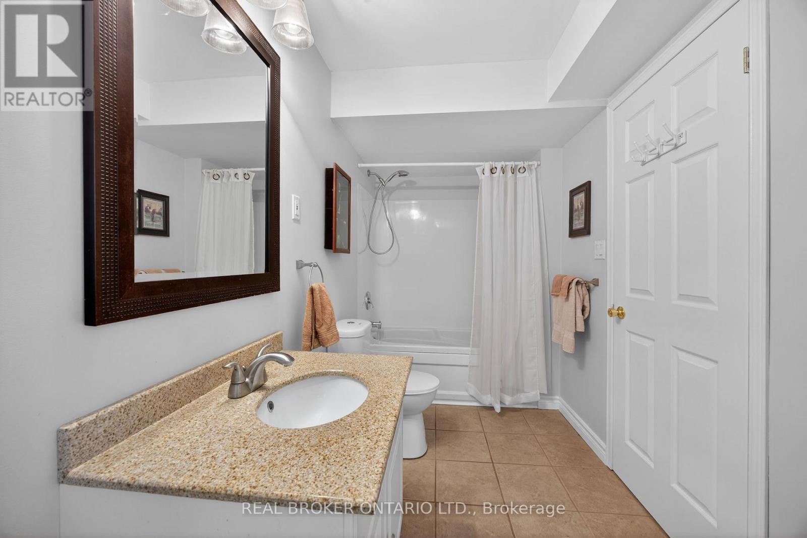 LL Full Bathroom - 9 Riverdale Drive, Wasaga Beach, ON - Indoor Photo Showing Bathroom