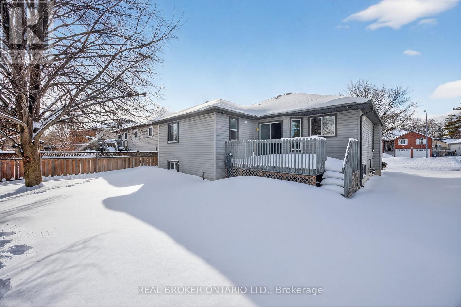 Back yard and back deck - 9 Riverdale Drive, Wasaga Beach, ON - Outdoor With Deck Patio Veranda