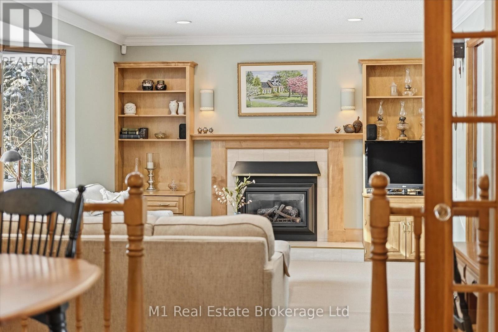 28 Weneil Drive, Hamilton (Freelton), ON - Indoor With Fireplace