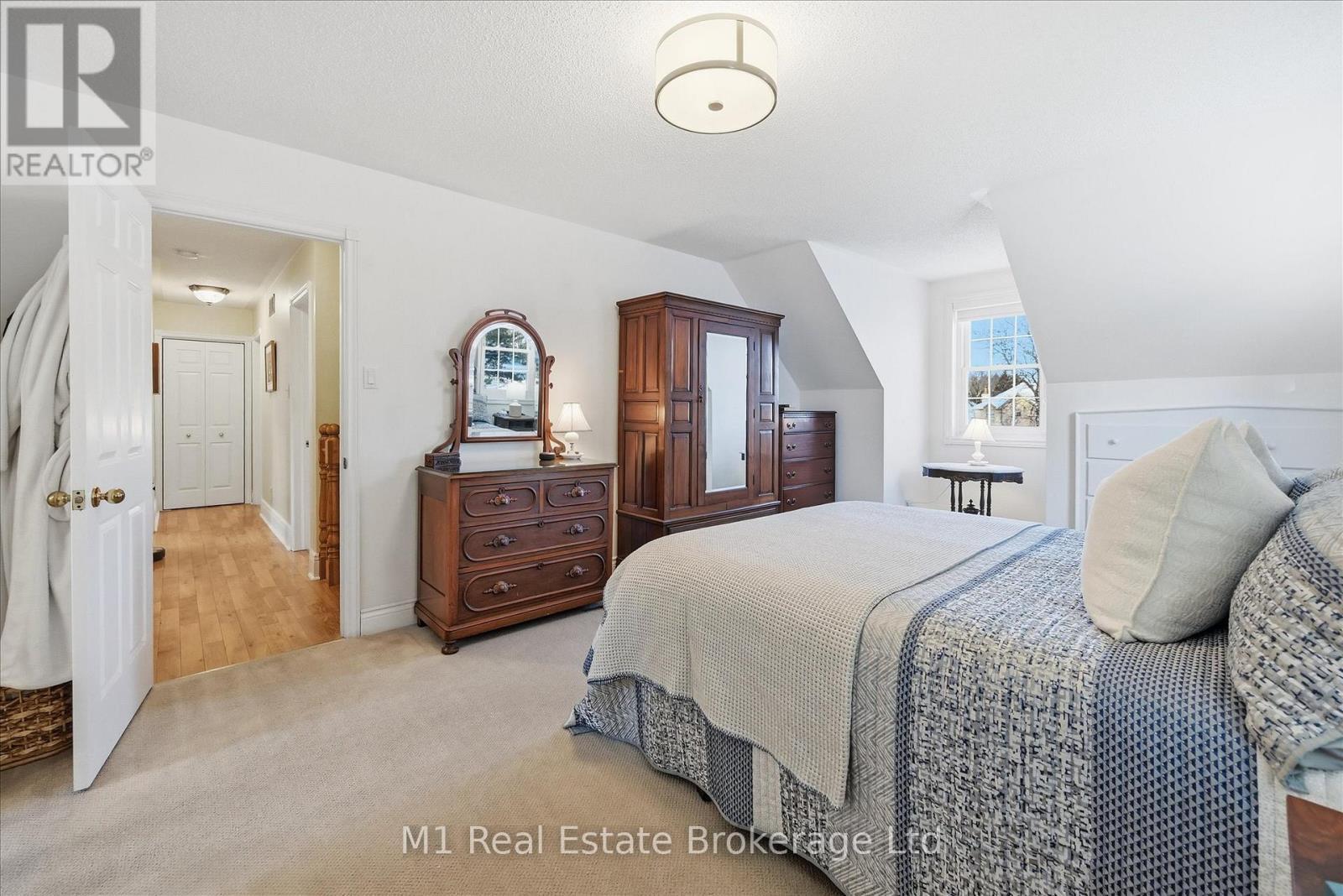 28 Weneil Drive, Hamilton (Freelton), ON - Indoor Photo Showing Bedroom