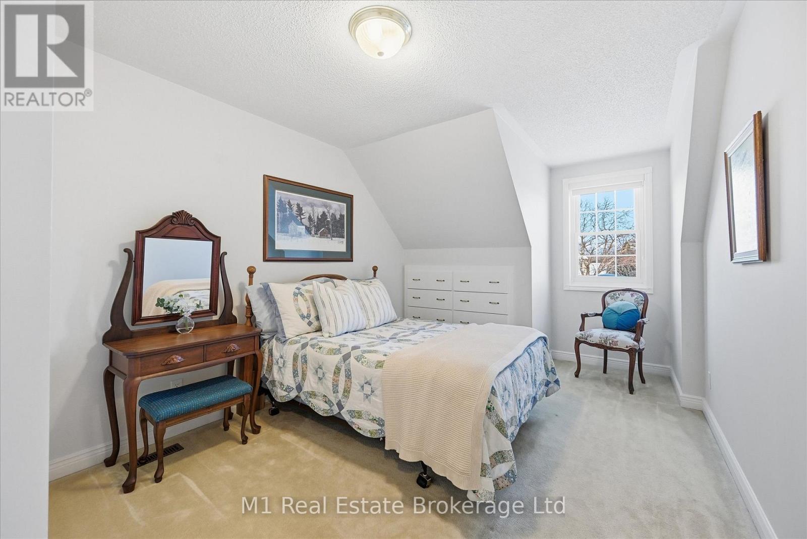 28 Weneil Drive, Hamilton (Freelton), ON - Indoor Photo Showing Bedroom