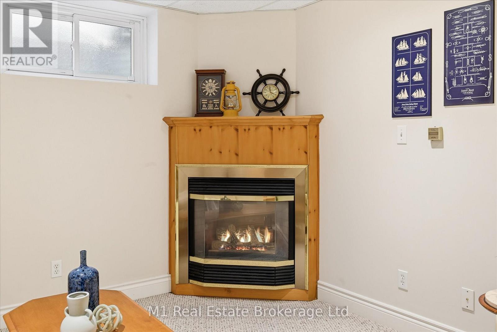 28 Weneil Drive, Hamilton (Freelton), ON - Indoor With Fireplace