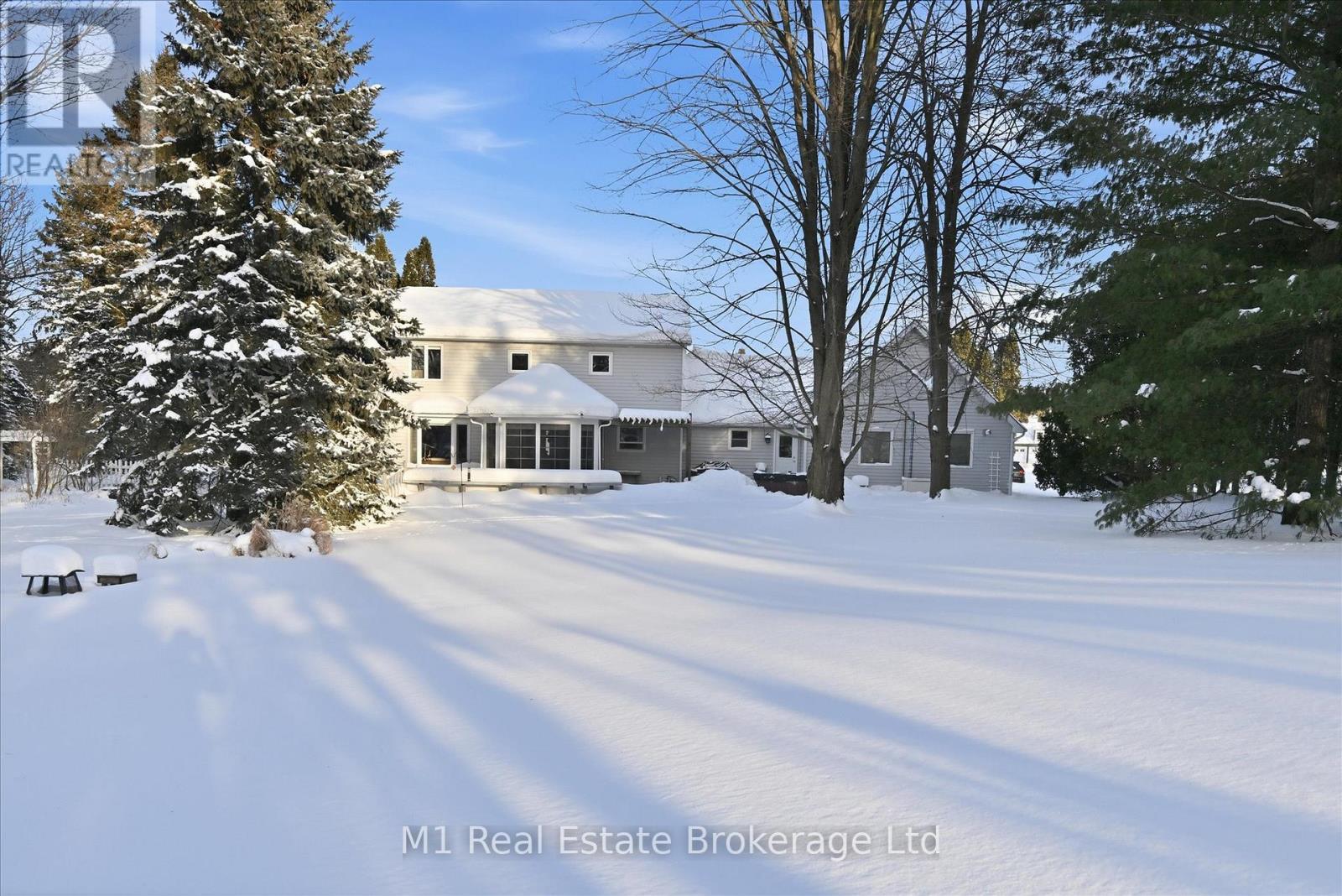 28 Weneil Drive, Hamilton (Freelton), ON - Outdoor