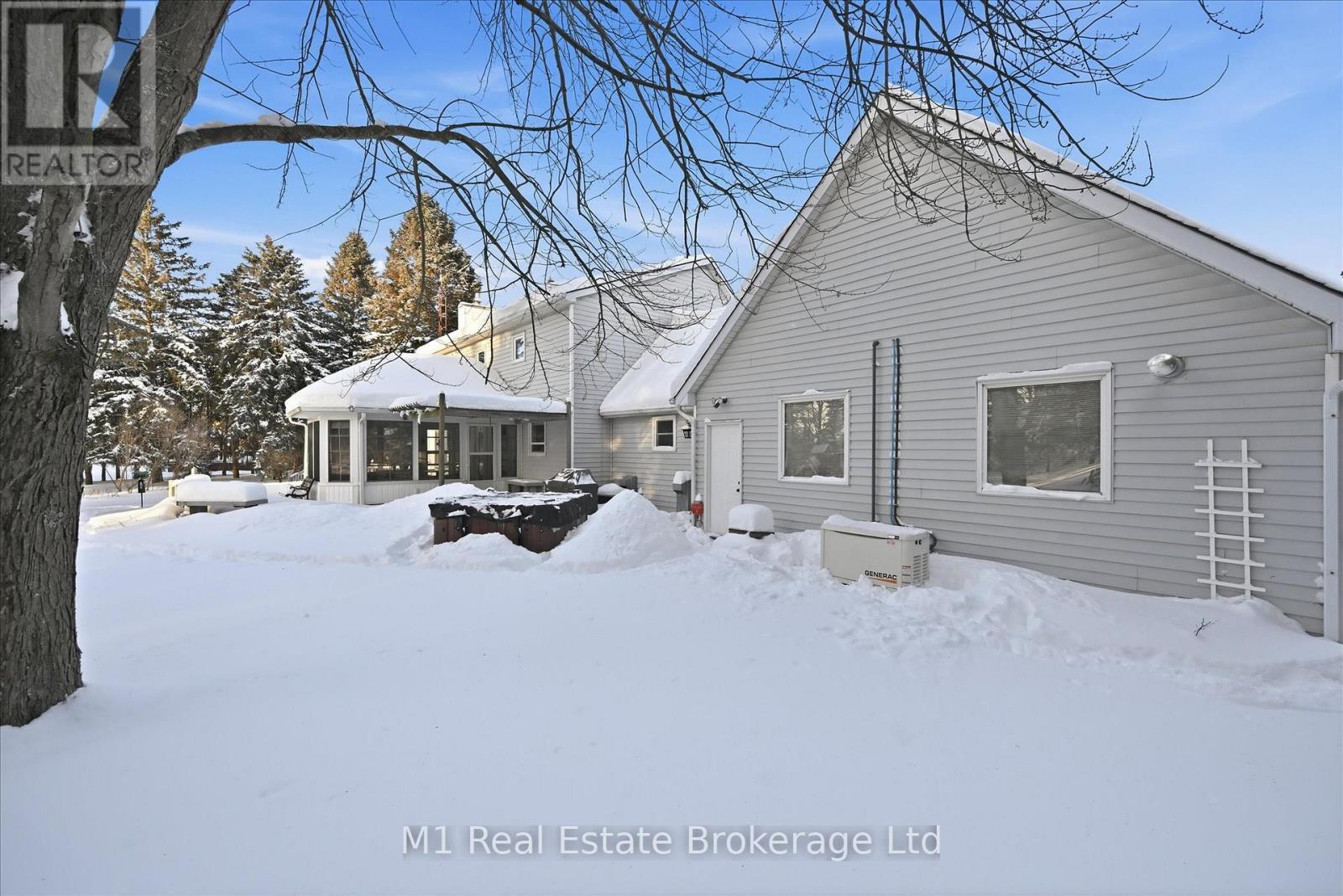 28 Weneil Drive, Hamilton (Freelton), ON - Outdoor