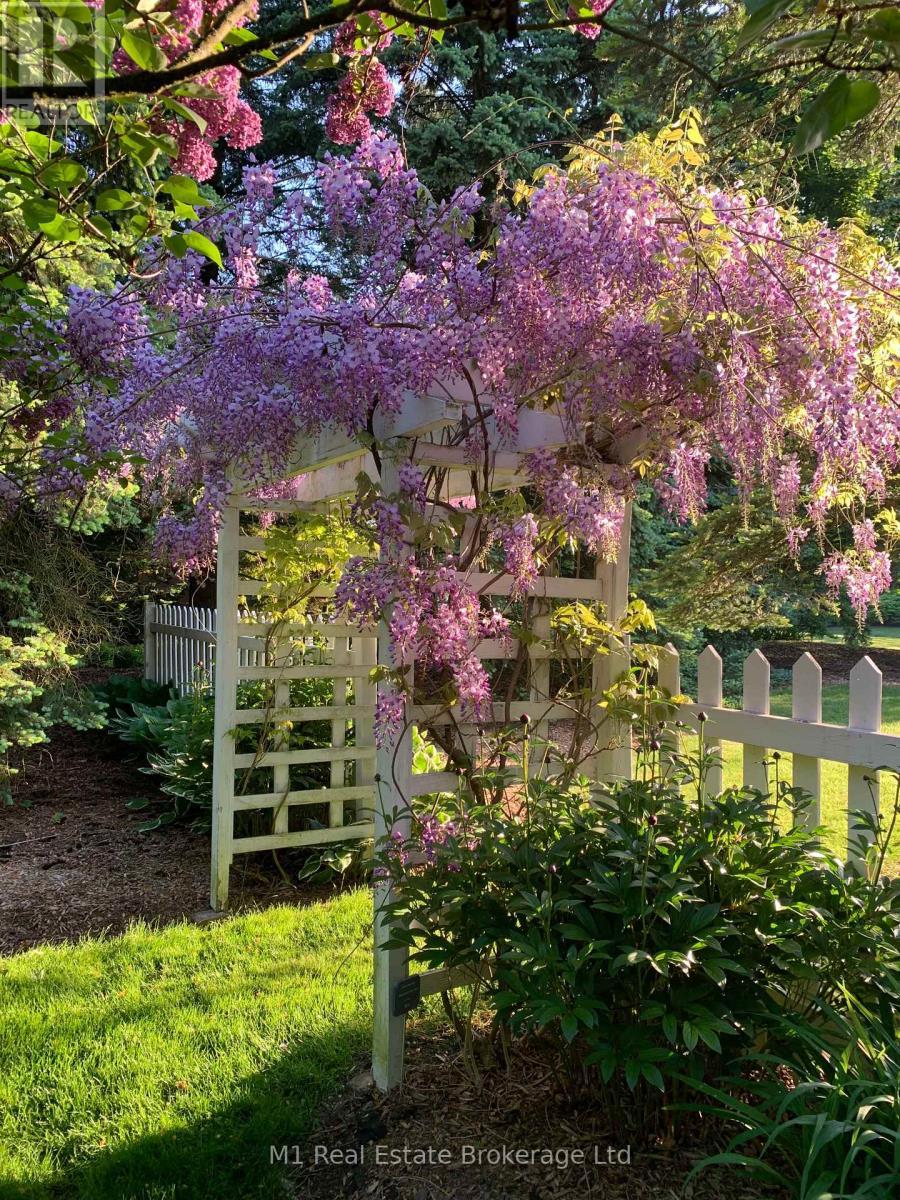 28 Weneil Drive, Hamilton (Freelton), ON - Outdoor